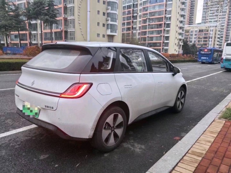 青島23年寶駿云朵7