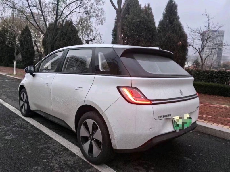 青島23年寶駿云朵8