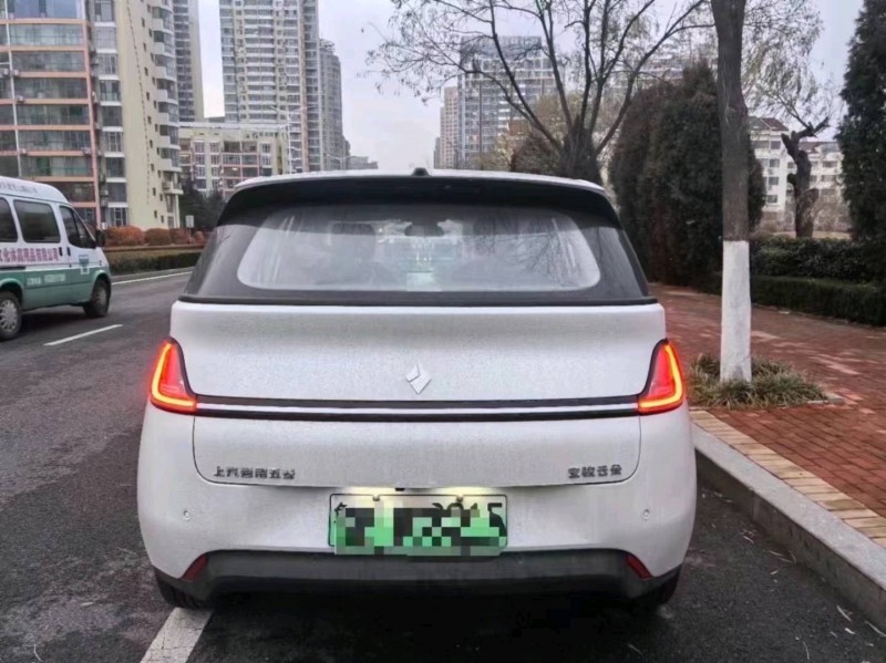 青島23年寶駿云朵9