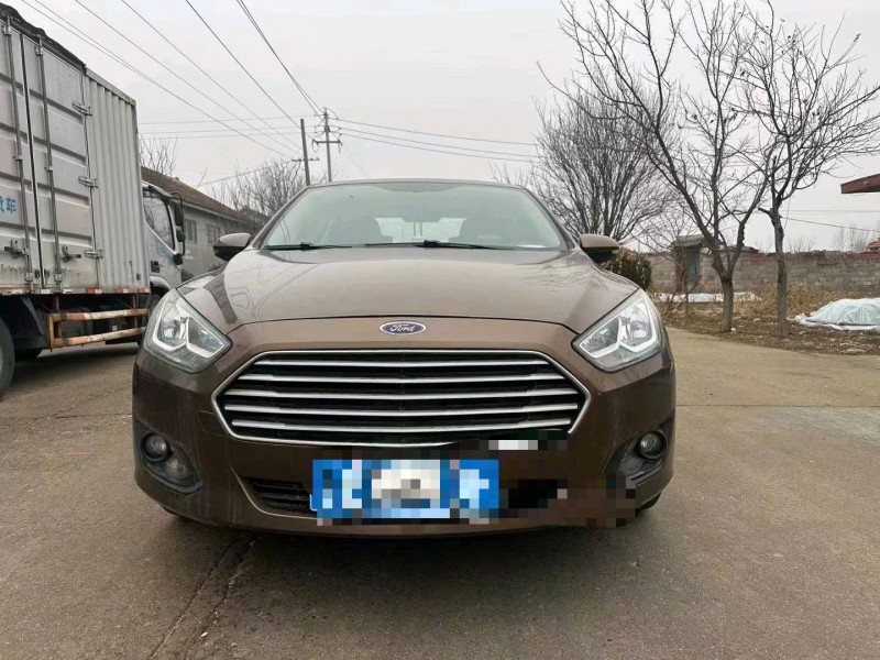 青岛16年福特福睿斯1