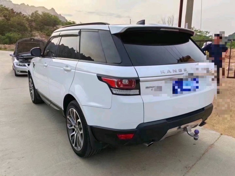 青岛17年路虎揽胜运动7