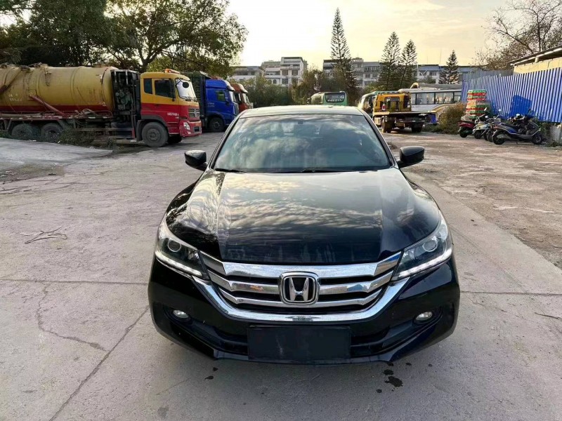 珠海15年本田雅阁1