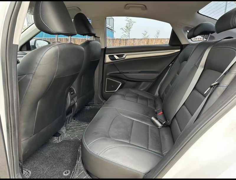 济宁23年吉利帝豪8