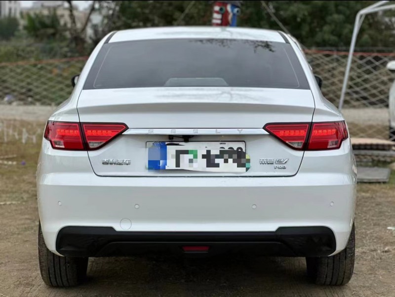 济宁23年吉利帝豪9