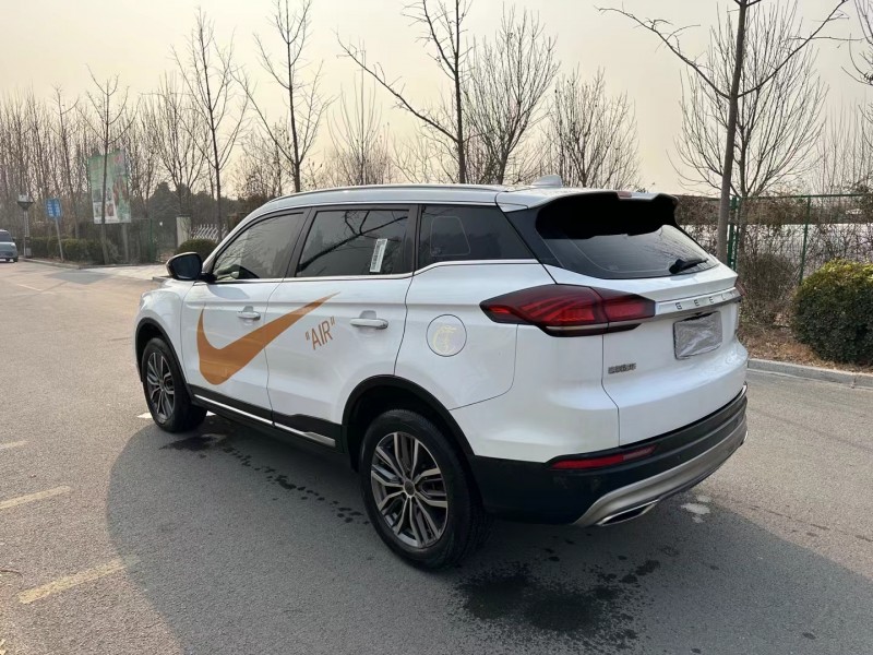 济宁19年吉利博越5