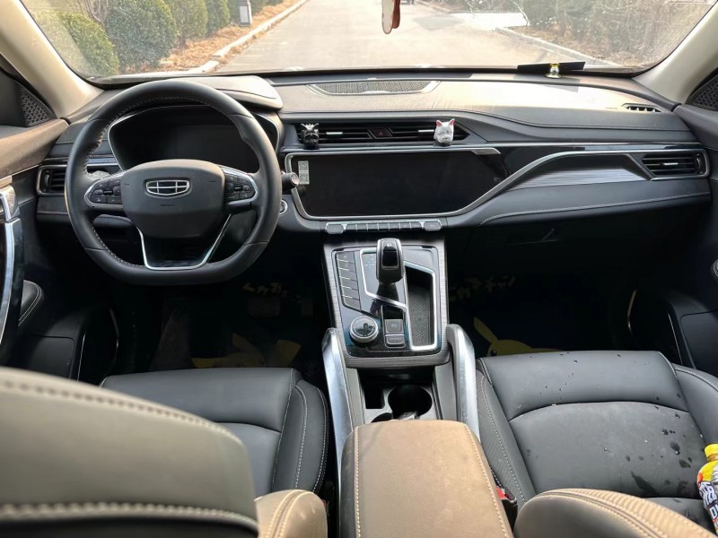 济宁19年吉利博越6