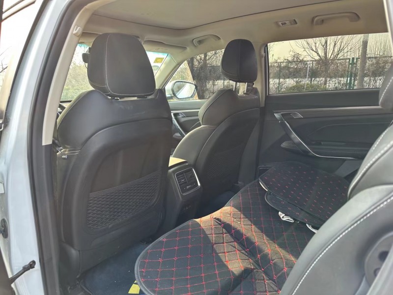 济宁19年吉利博越8