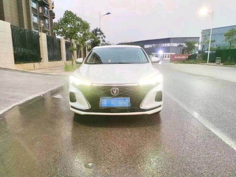 重庆21年长安汽车逸动1