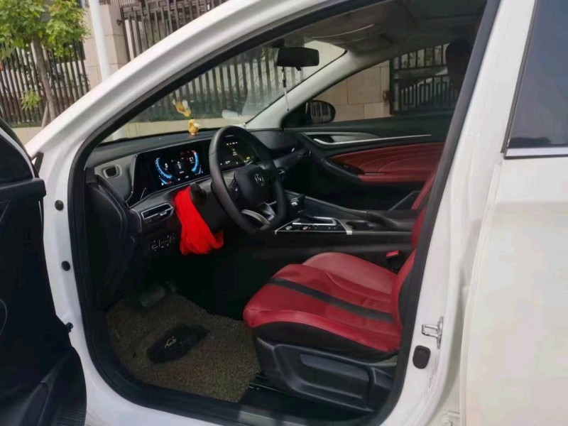 重庆21年长安汽车逸动8