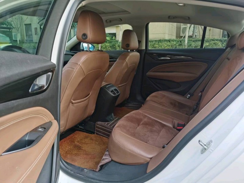 徐州17年别克君威5