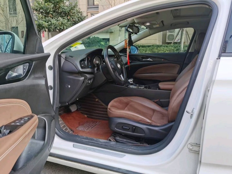 徐州17年别克君威6