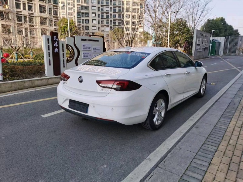 徐州17年别克君威7