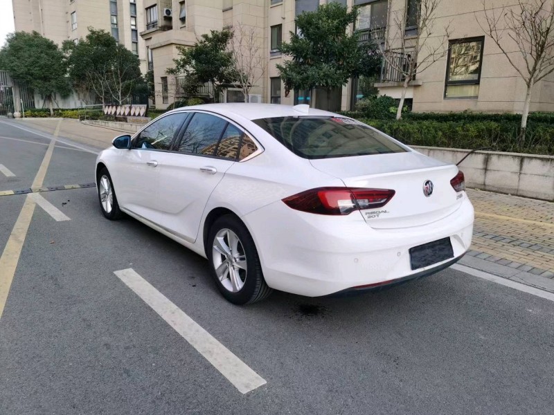 徐州17年别克君威8