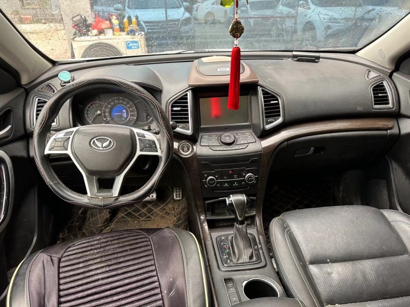 济宁17年北汽幻速S68