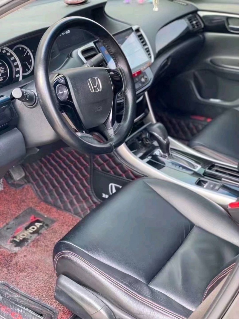 东营16年本田雅阁8
