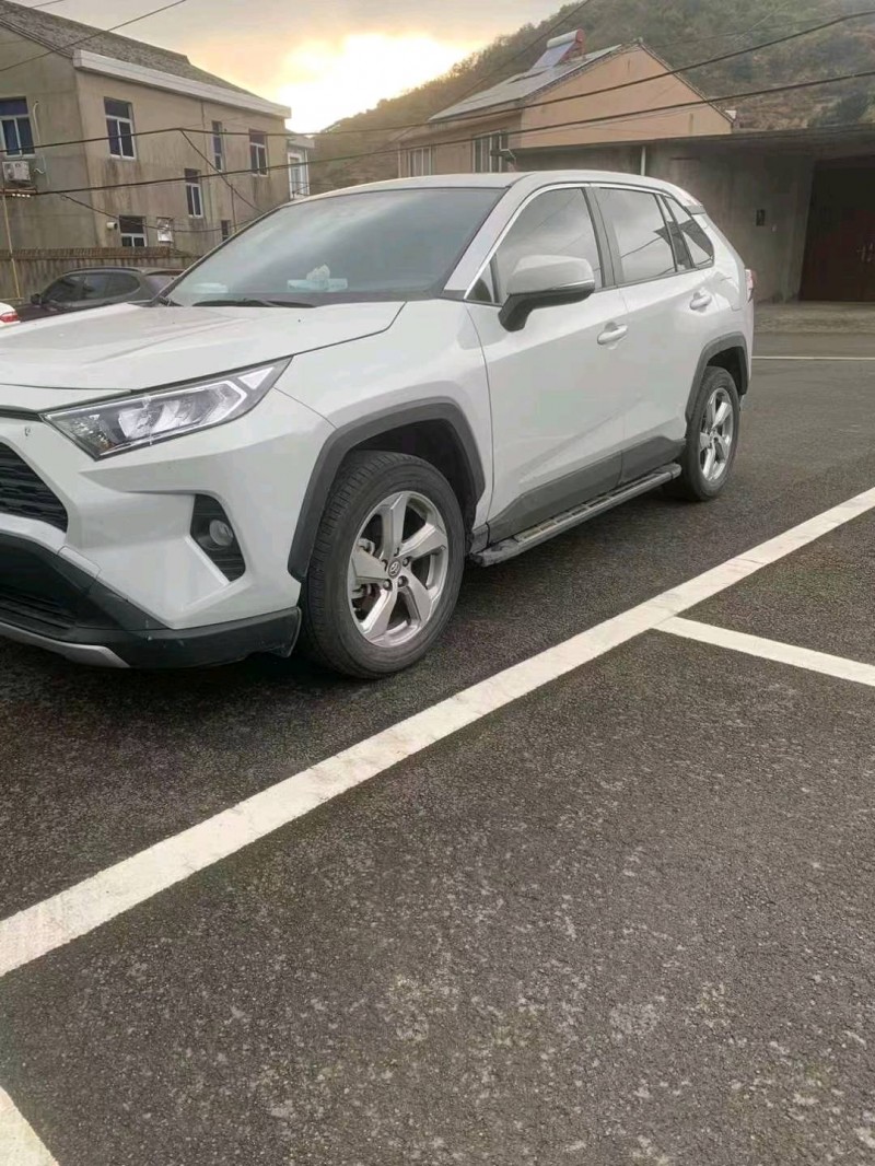 嘉兴23年丰田RAV4荣放9