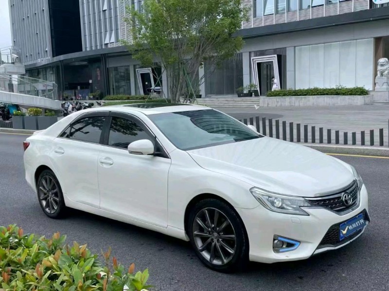 深圳17年丰田锐志2