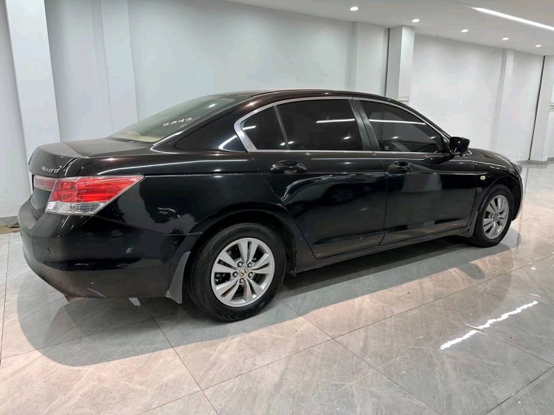 汕头09年本田雅阁8