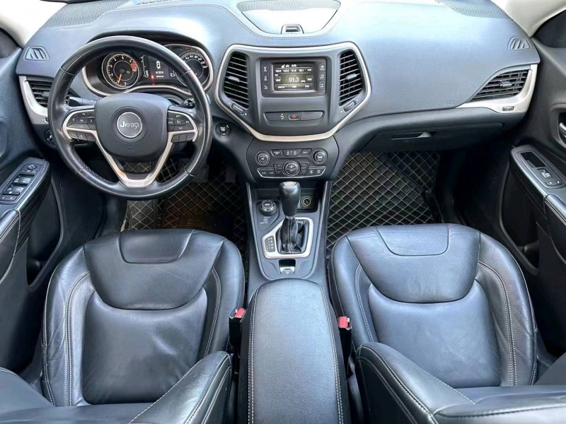 苏州18年Jeep自由光4