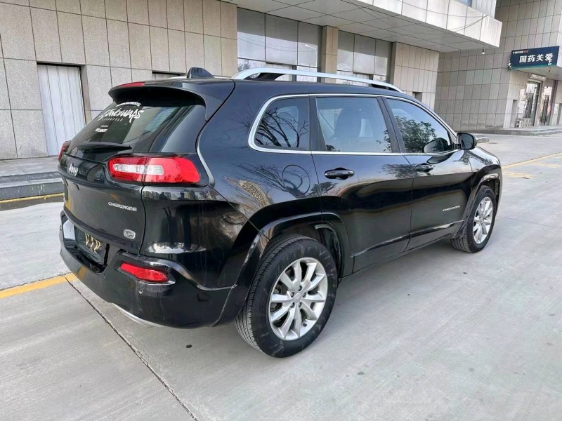 苏州18年Jeep自由光8