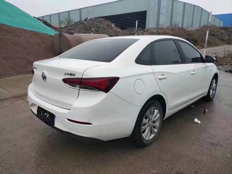 青岛20年别克英朗8