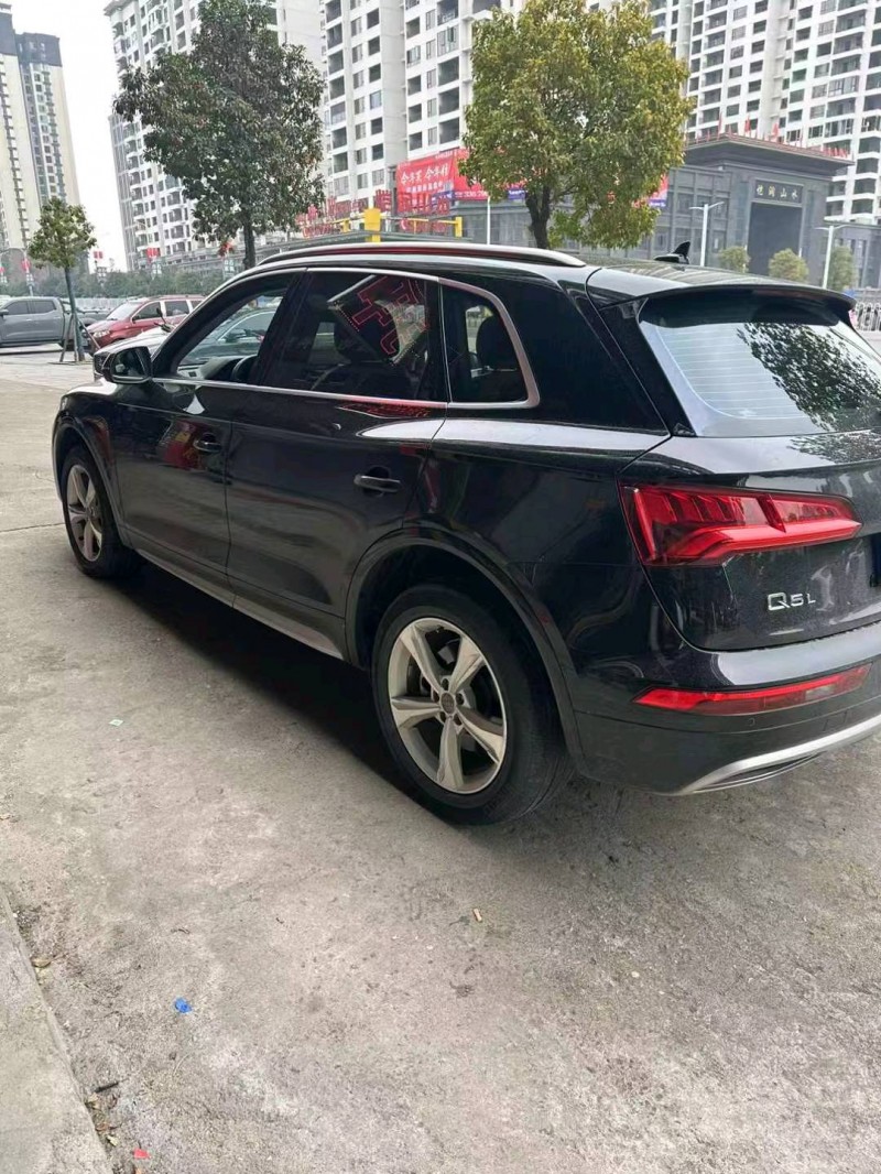 衡陽19年奧迪Q58