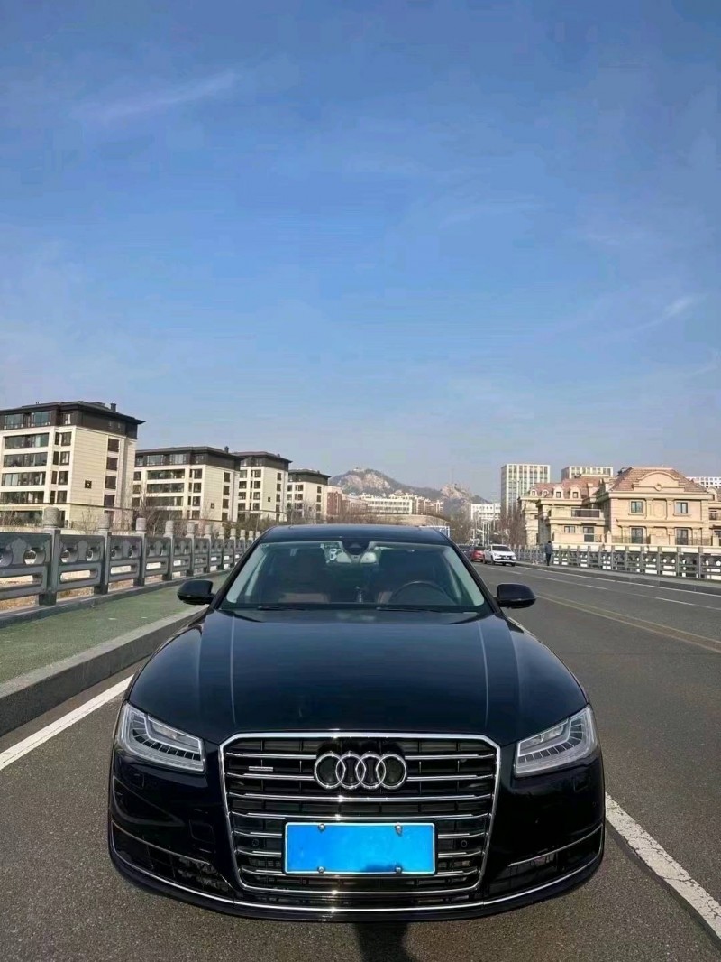 青岛16年奥迪A8L1
