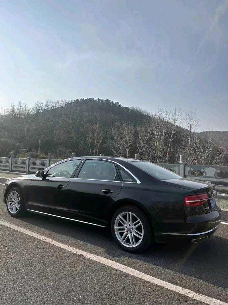 青岛16年奥迪A8L7