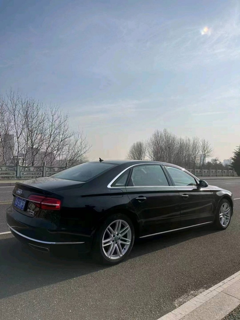 青岛16年奥迪A8L8