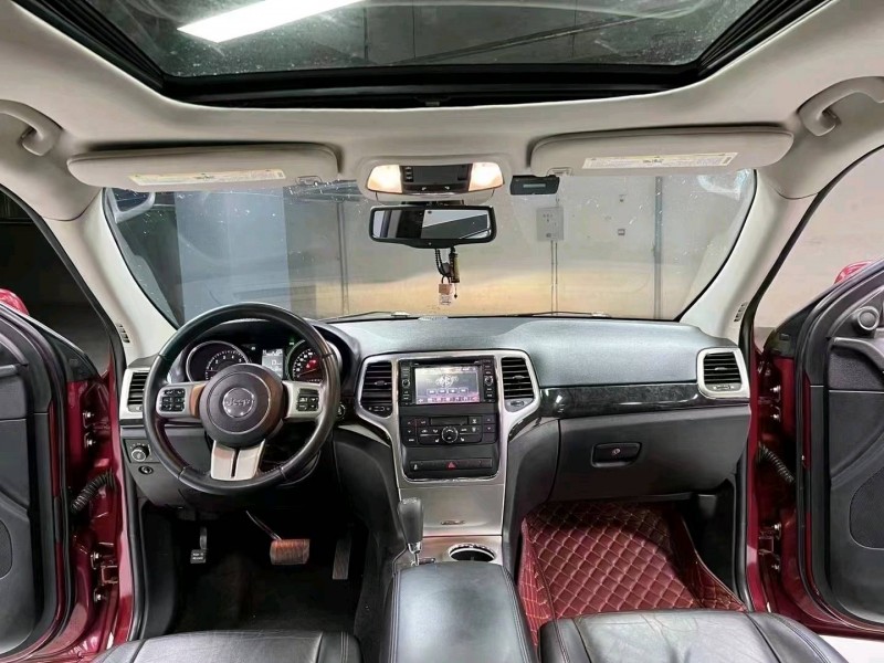 成都12年Jeep大切诺基9