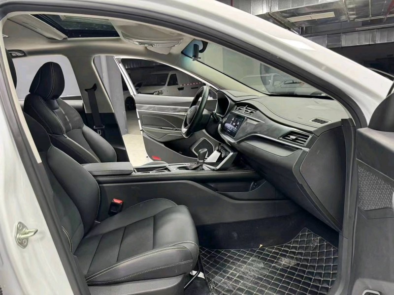 成都22年吉利缤瑞4