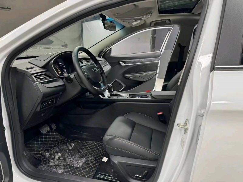 成都22年吉利缤瑞5