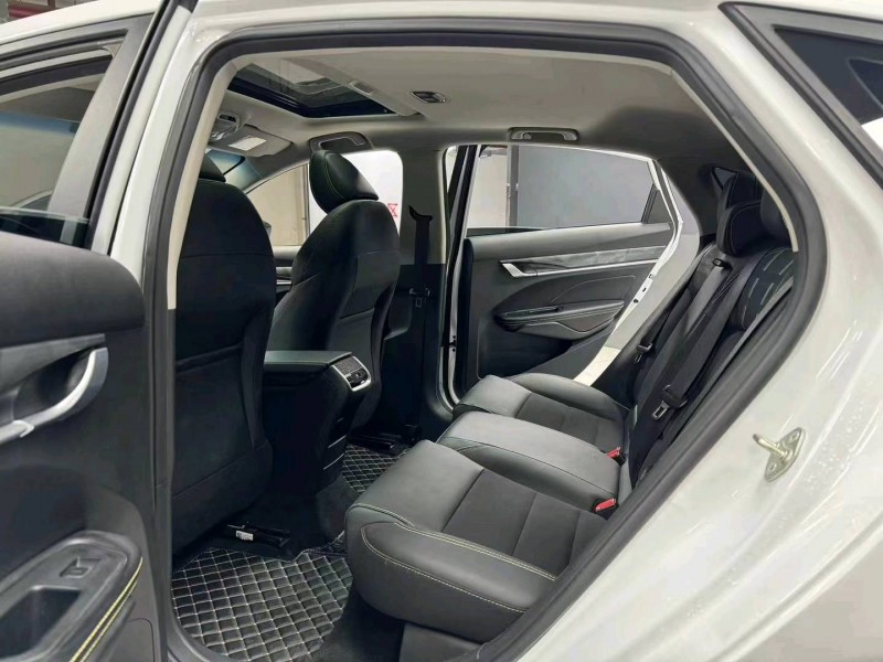 成都22年吉利缤瑞7