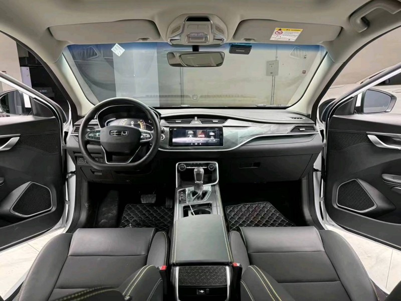 成都22年吉利缤瑞8