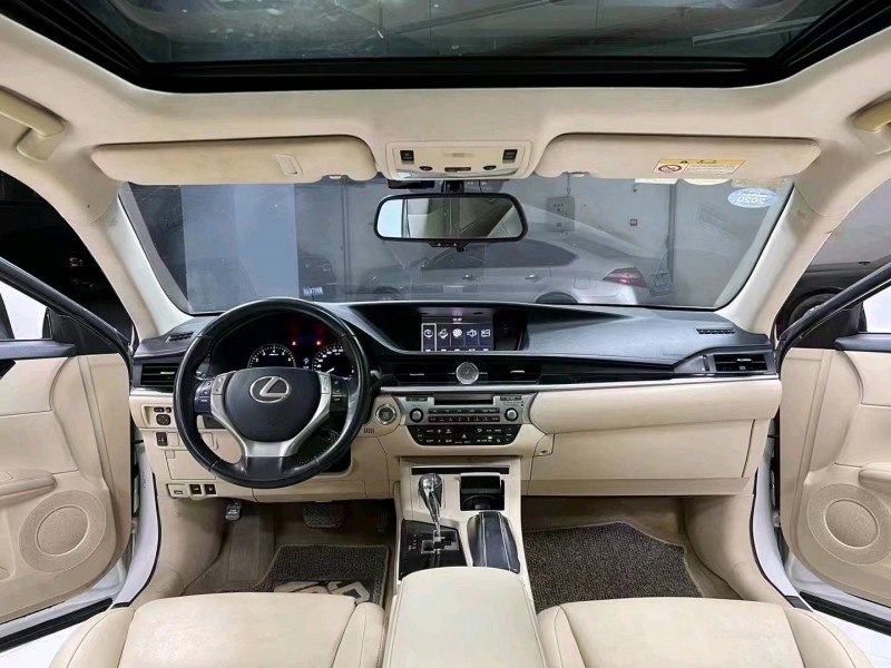 成都14年雷克萨斯ES9