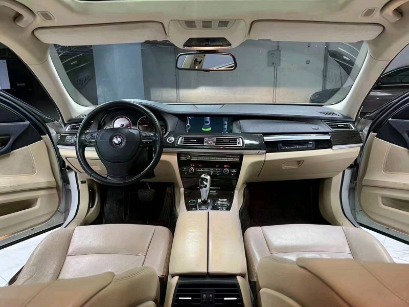 成都11年宝马7系5