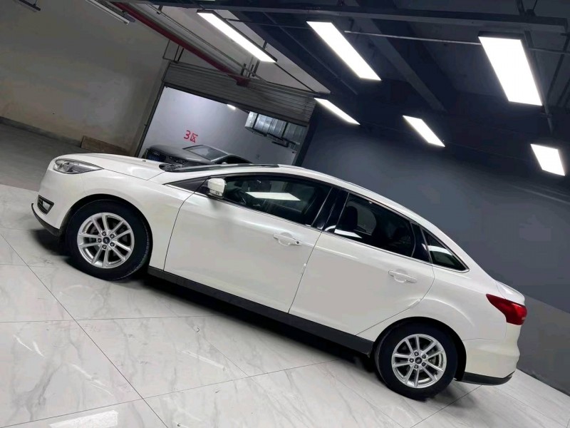 成都16年福特福克斯3