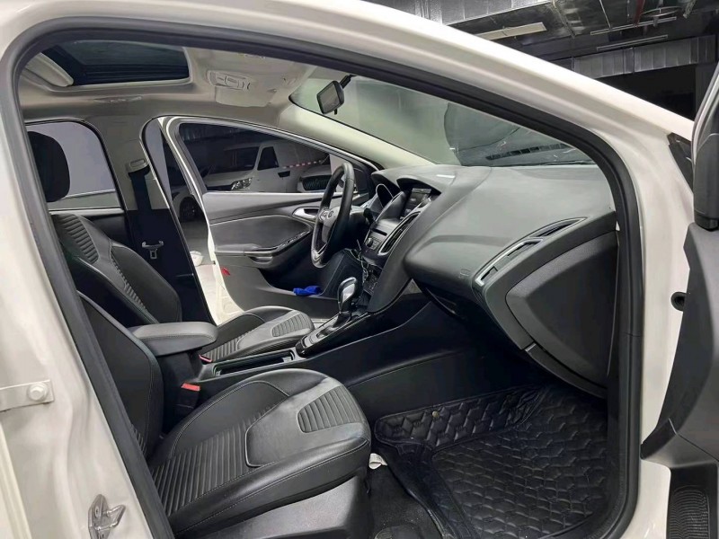 成都16年福特福克斯4