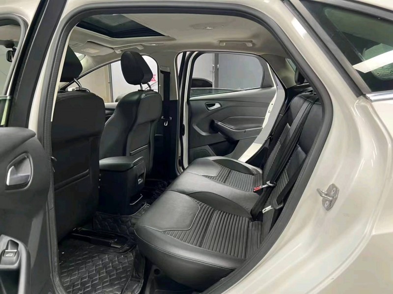 成都16年福特福克斯7