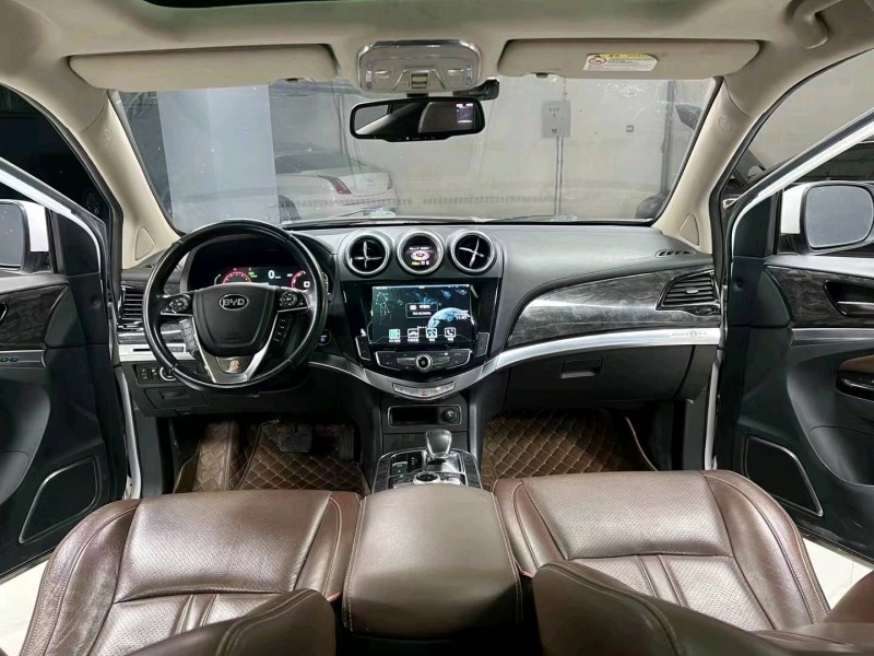 成都16年比亚迪唐9