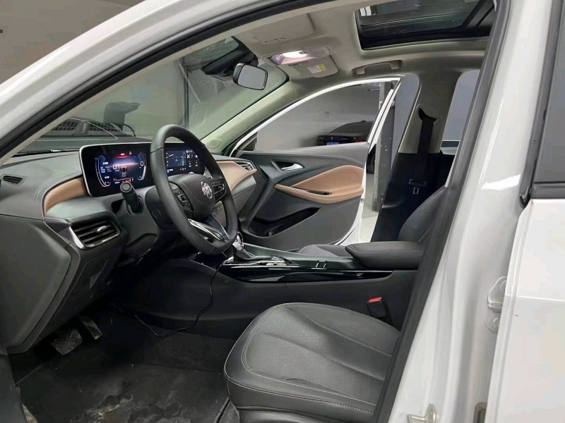 成都22年别克威朗5