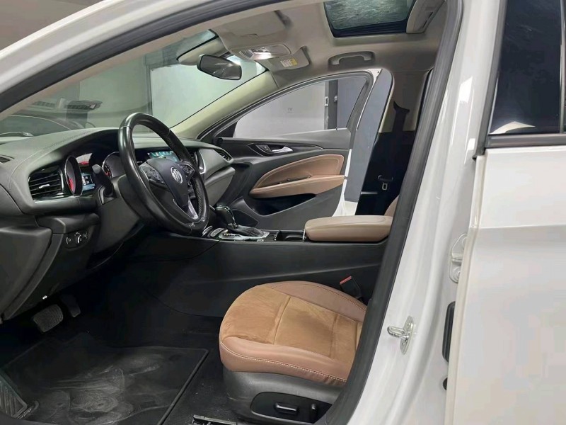 成都18年别克君威5