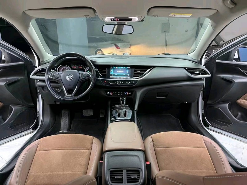 成都18年别克君威8