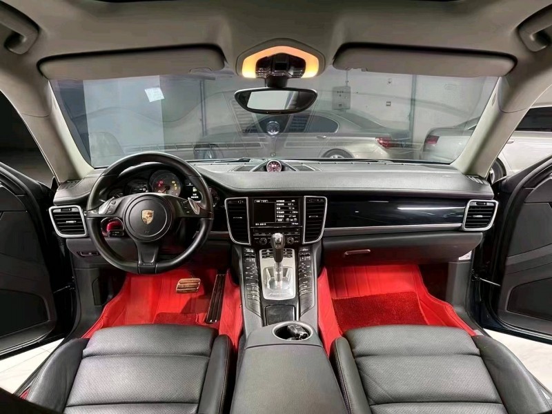 成都13年保时捷帕拉梅拉4