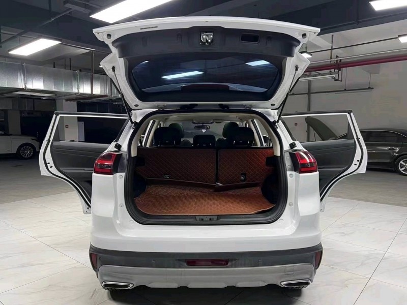 成都21年吉利博越7