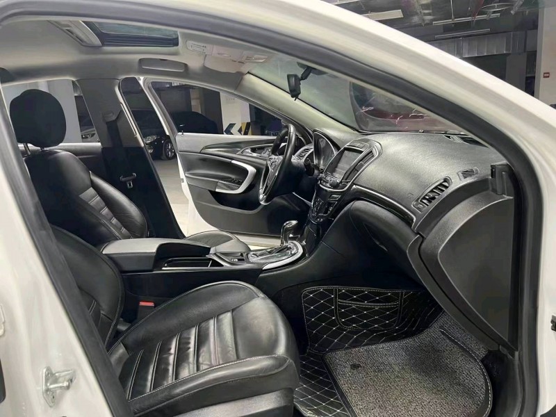 成都15年别克君威8