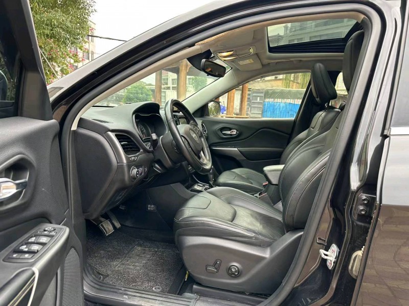 汕头19年Jeep自由光4