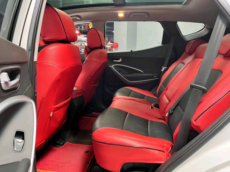 成都17年现代新胜达8