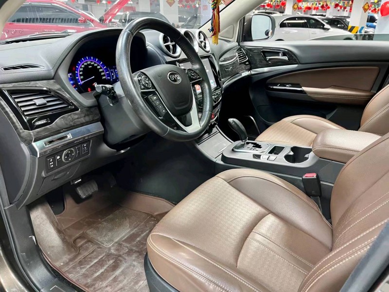 成都18年比亚迪S77