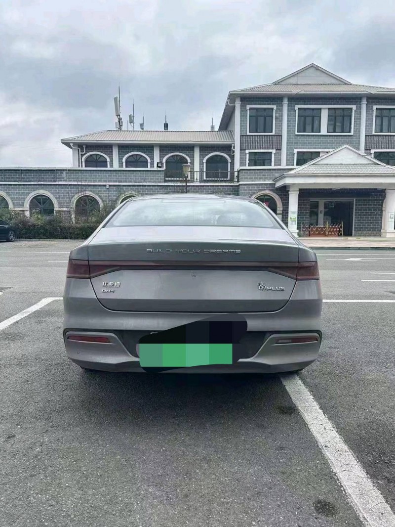 重庆23年比亚迪秦3